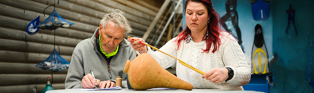 Mallory and diver Ray Ives recording finds